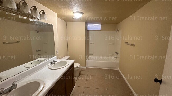 Building Photo - 1248 N Volutsia