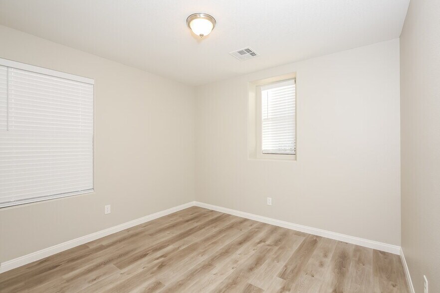 Building Photo - 10823 Mystic Shore Ave