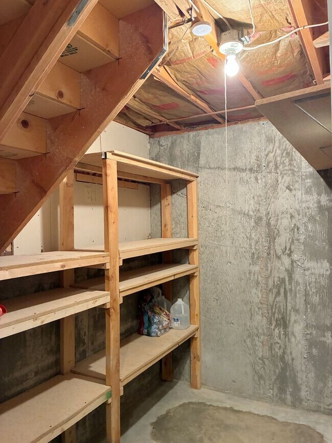 Building Photo - Spacious 5 Bed, 3 Bath Home for Rent in Idaho Falls!