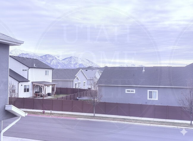 Building Photo - 441 E 260 N