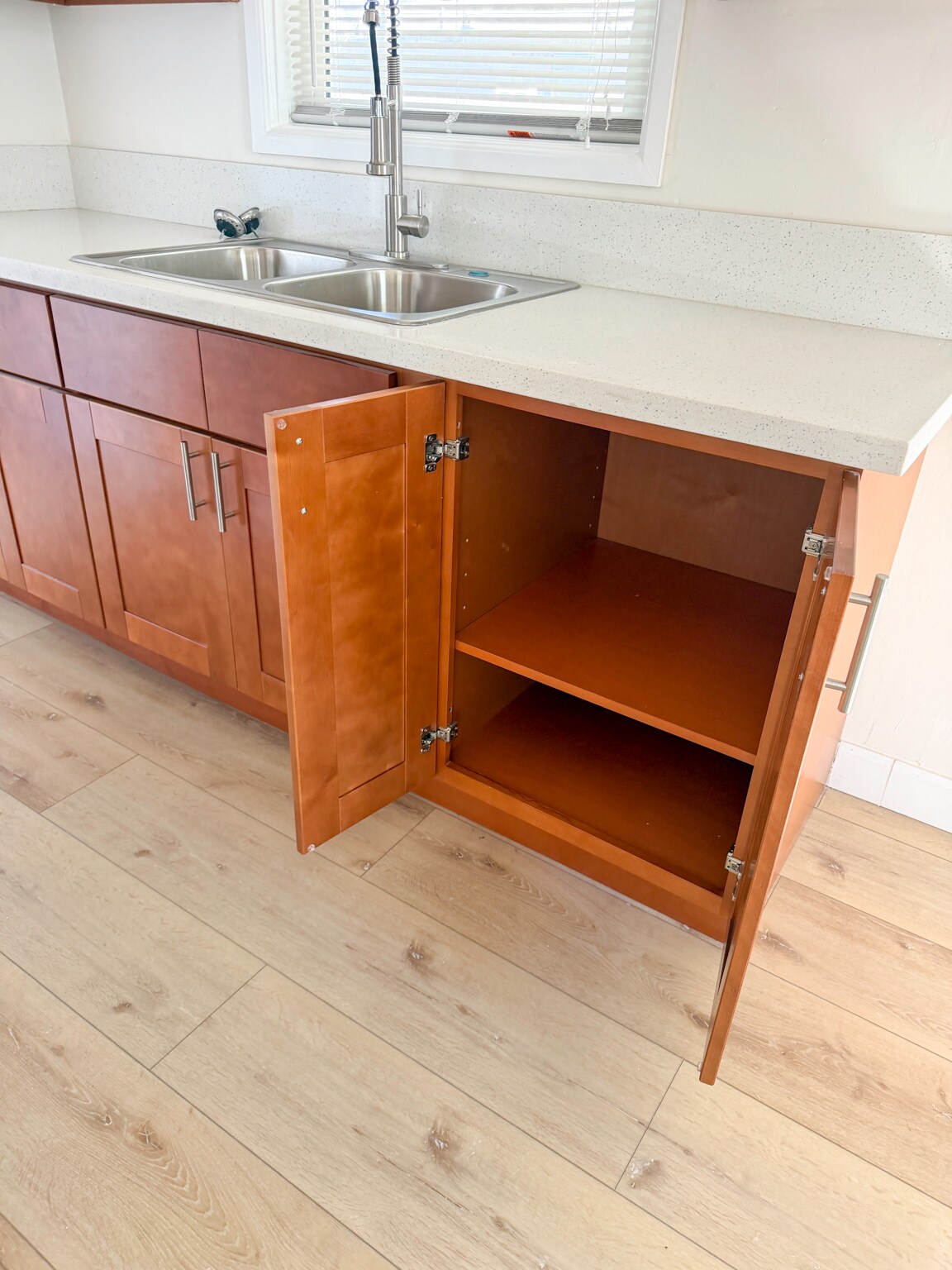 Building Photo - 1722 E Victoria Ave