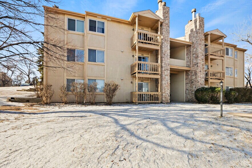 Building Photo - 814 Tenderfoot Hill Rd