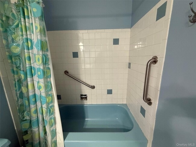 Building Photo - 15 Sherry Ln