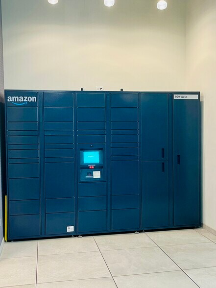 Building Photo - 909 W Washington Blvd