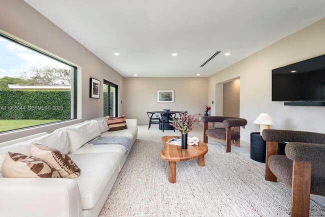 Building Photo - 311 NE 117th St