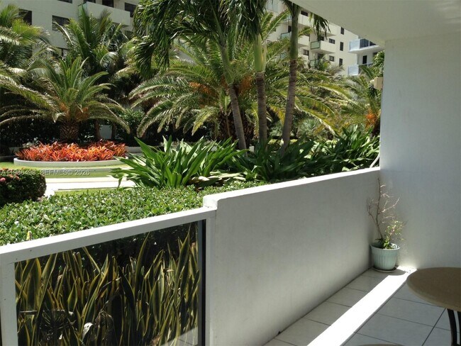 Building Photo - 100 Lincoln Rd