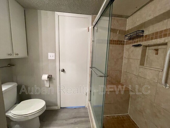 Building Photo - 602 Bellaire Dr