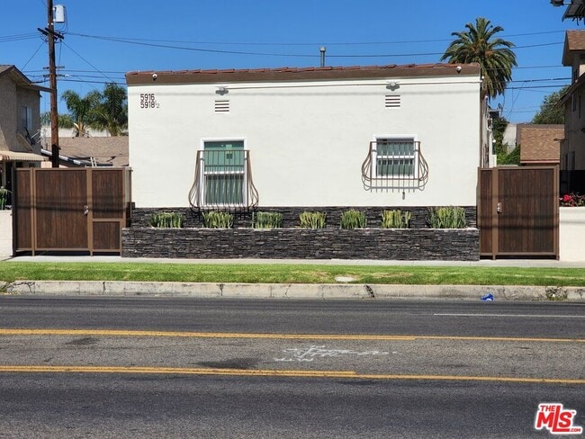 Primary Photo - 5918 S Figueroa St