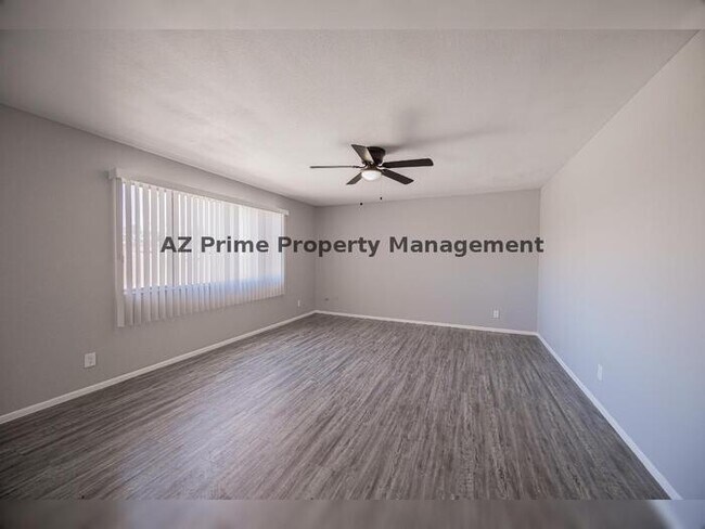 Building Photo - 4704 S La Rosa Dr