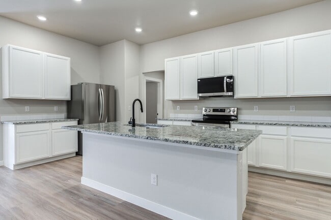 Building Photo - Brand New 4/2 in South Lubbock!