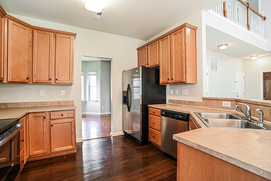 Building Photo - 12201 Palomar Dr