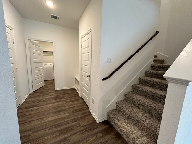 Building Photo - For Lease | 4 Bed, 2.5 Bath | 2,472 Sq Ft ...