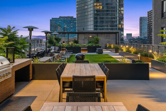 Building Photo - 1000 S Michigan Ave