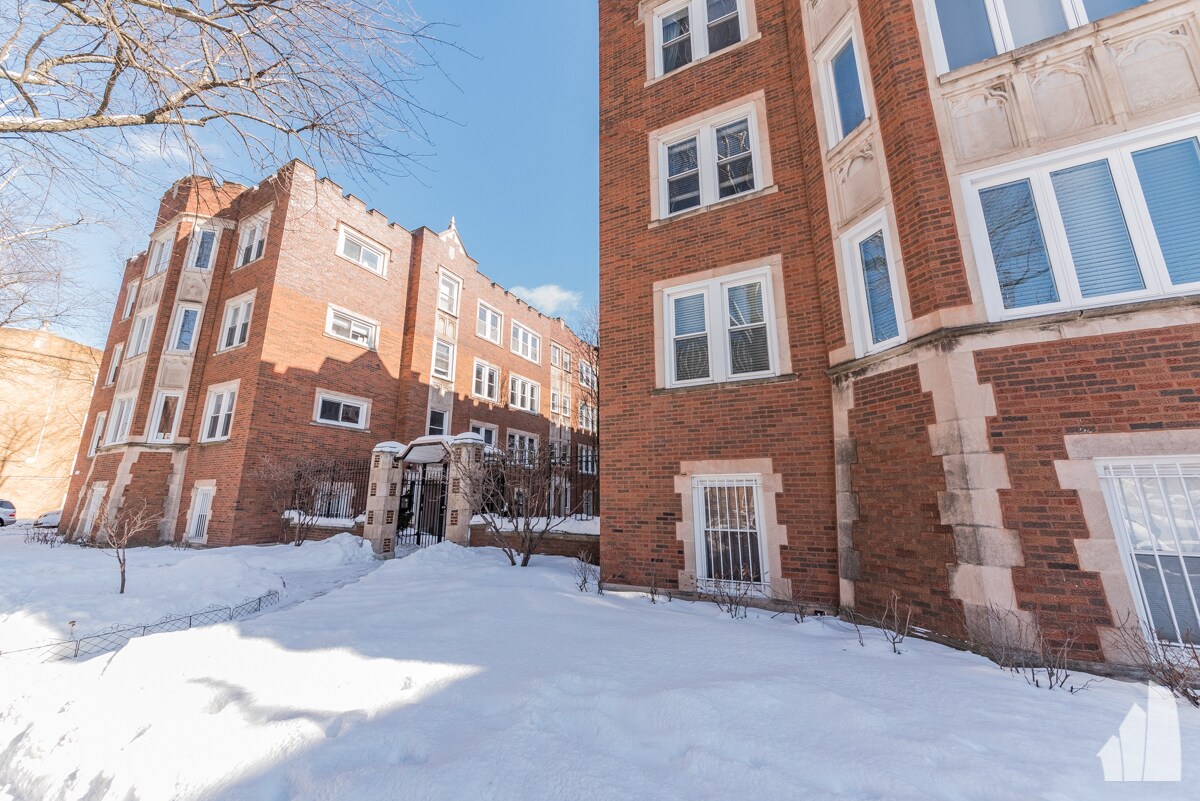 Building Photo - 4419 N Lawndale Ave