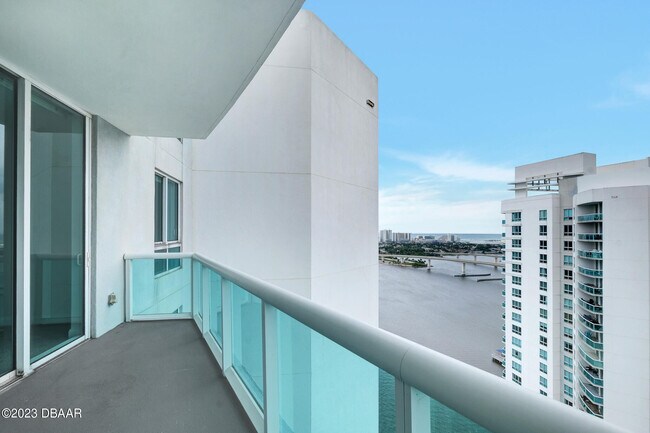 Building Photo - 241 Riverside Dr