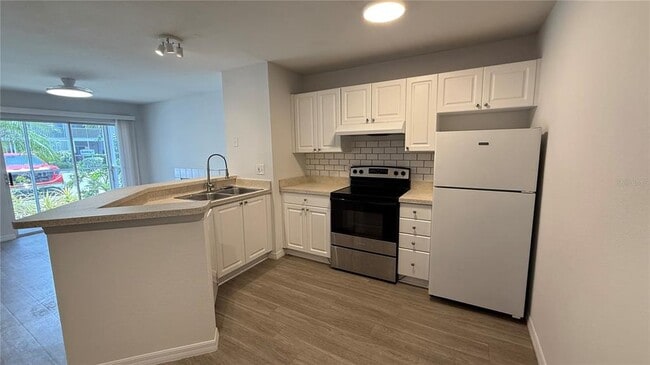 Building Photo - 850 S Tamiami Trl