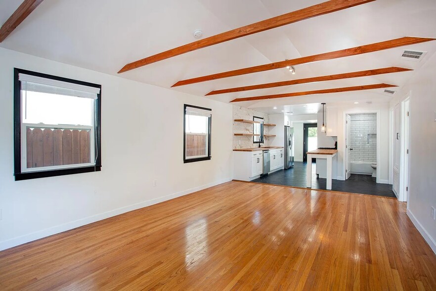 Building Photo - 2956 Finch St