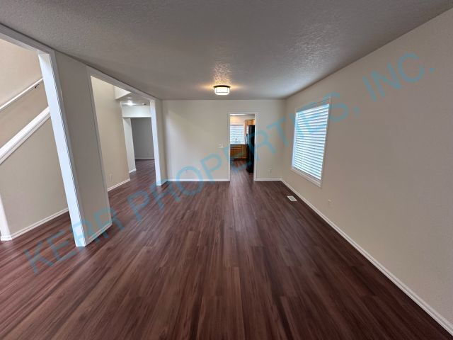 Building Photo - Spacious 4-Bed Oasis with 2.5 Baths in Cla...