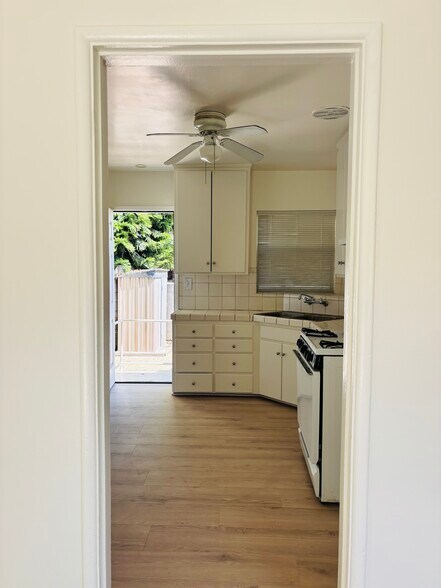 Kitchen - 836 Fischer St