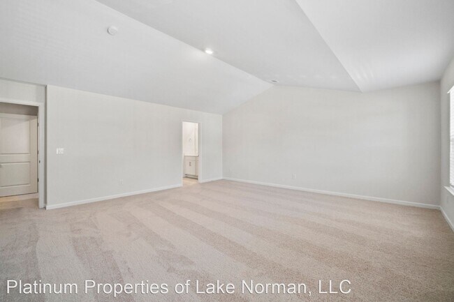 Building Photo - 5 br, 3 bath House - 16116 Trenton Green Lane