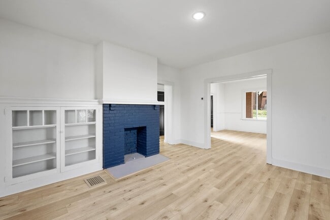 Building Photo - Start the New Year in a new home! This FULLY RENOVATED 3-bedroom in Penn Hills is ready and waiti...