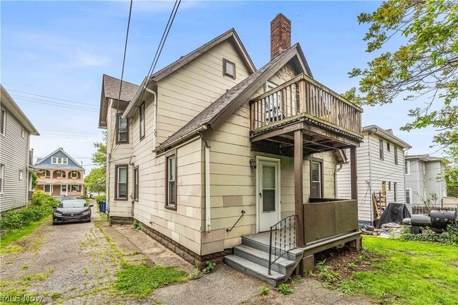 Building Photo - 1345 W 61st St