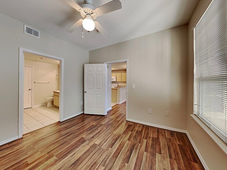 Building Photo - 1101 Vintage Village Ln