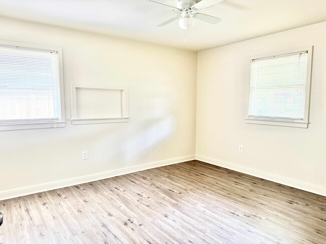 Building Photo - 343 S Fairfax Dr