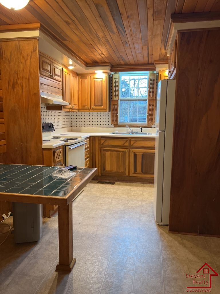 Building Photo - 864 Treewood Dr