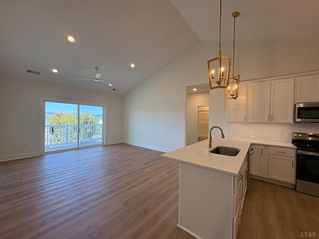 Building Photo - 420 Capstone Dr