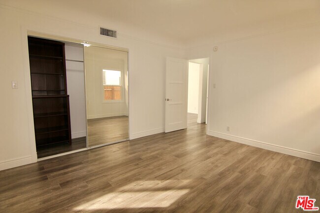 Building Photo - 926 S Holt Ave