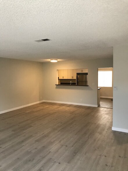 Building Photo - 13433 Roselle Ave