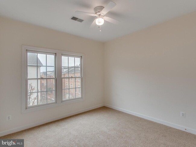 Building Photo - 701 Fitzhugh Way