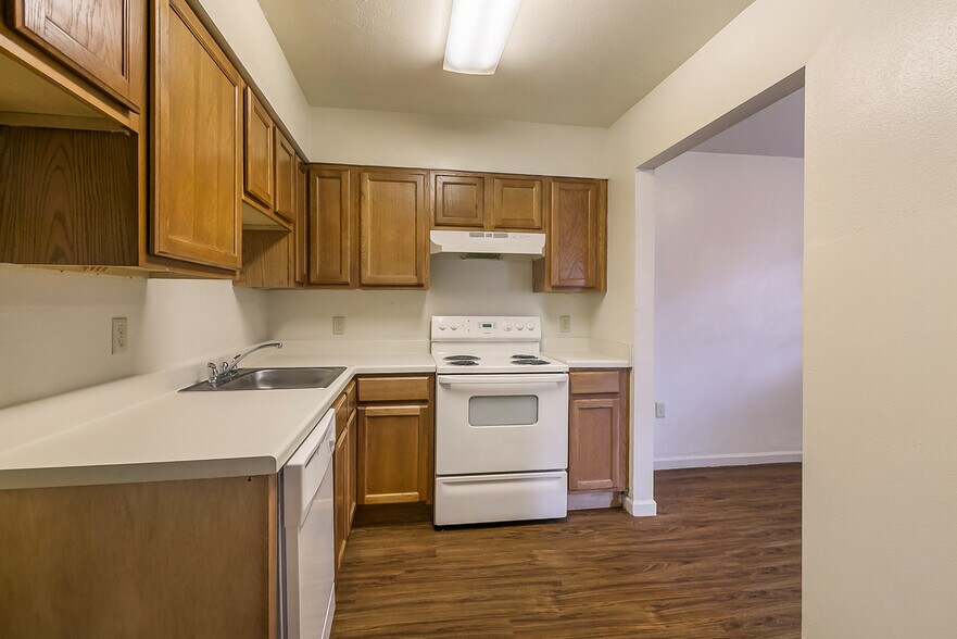 Building Photo - 4110 Hessmer Ave