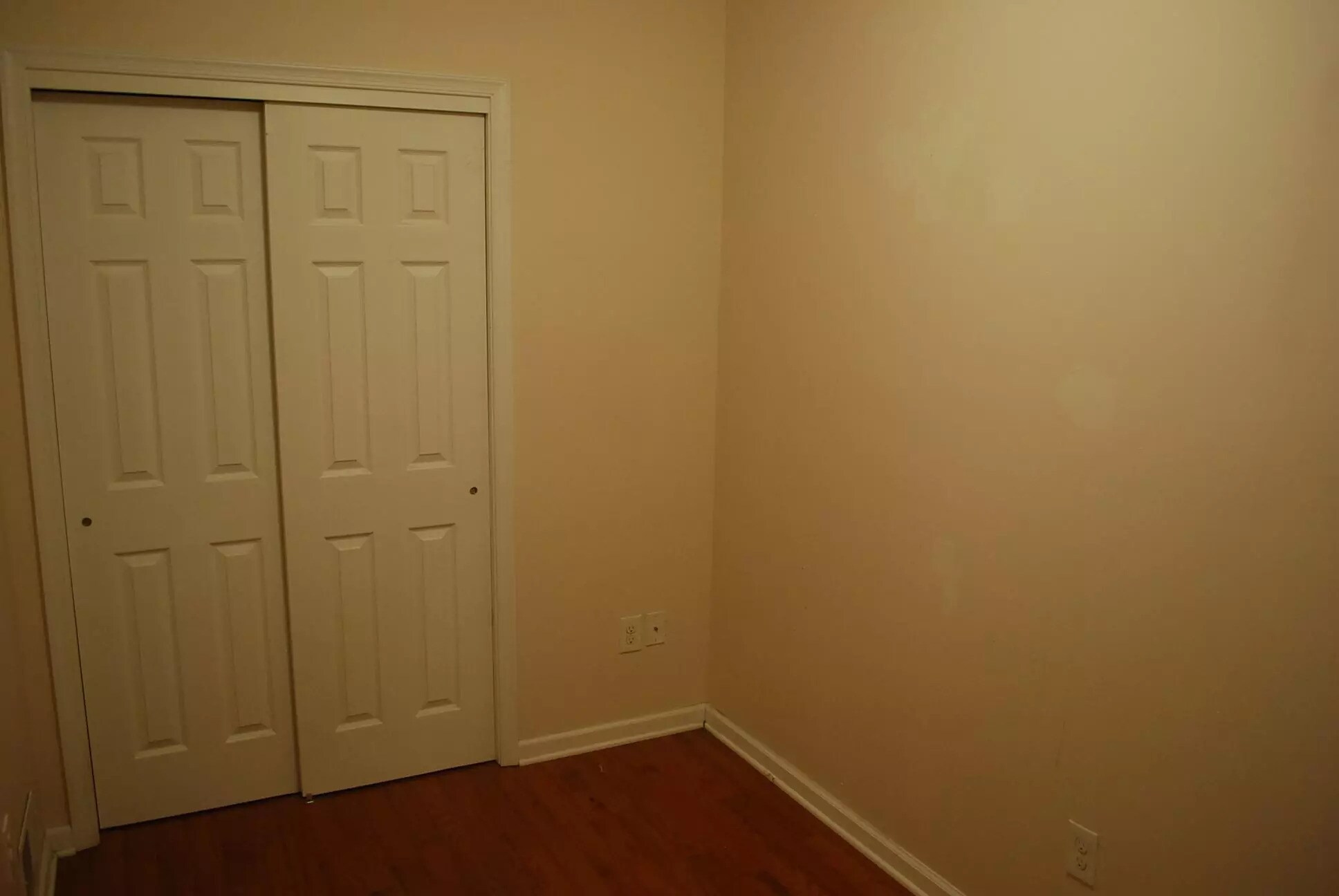 Mid Bedroom - 827 Reed St