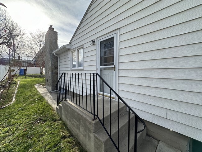 Building Photo - 3118 4th Ave S