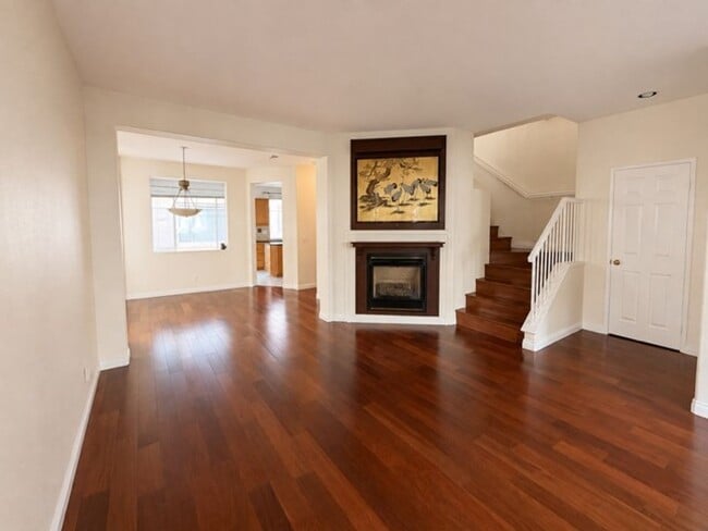 Building Photo - 910 Camino De La Reina