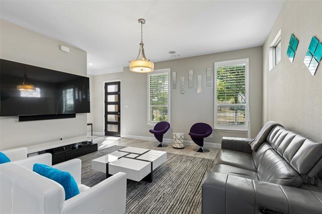 Building Photo - 628 Club Dr