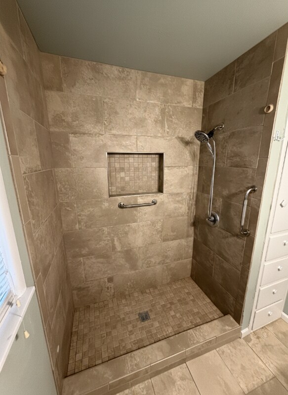 Building Photo - 1205 E Rose Dr