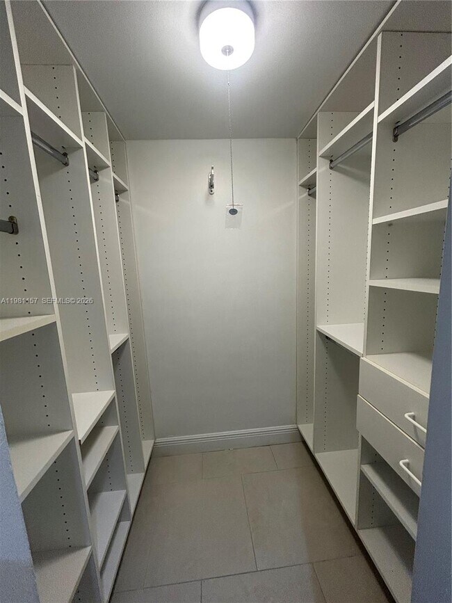 Building Photo - 20301 W Country Club Dr