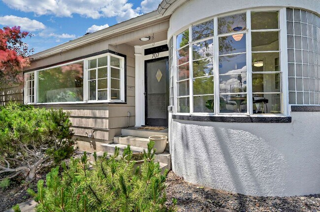 Building Photo - 1 BedRoom, 1 Shared Bath, Common Area Shar...