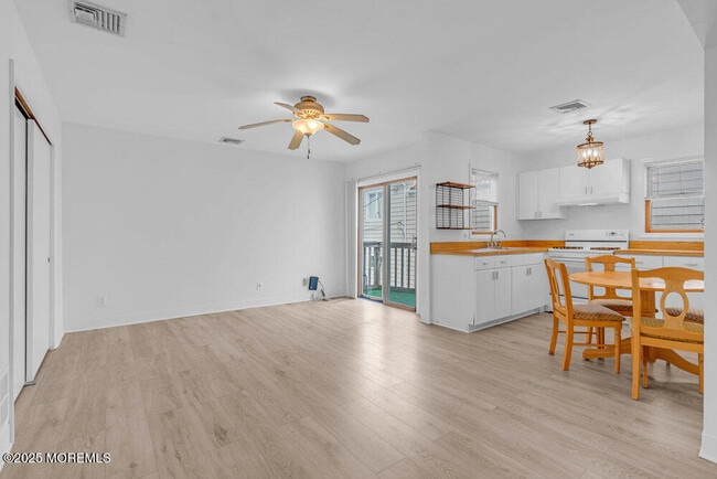 Building Photo - 202 9th Ave