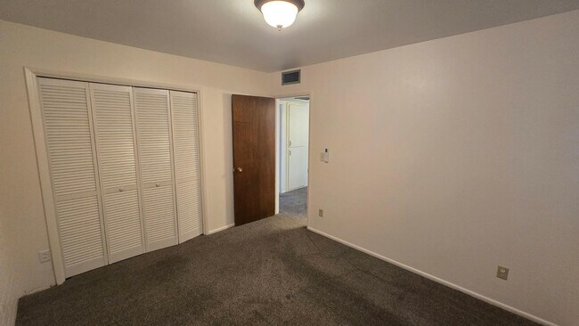Building Photo - 10806 N 110th Dr