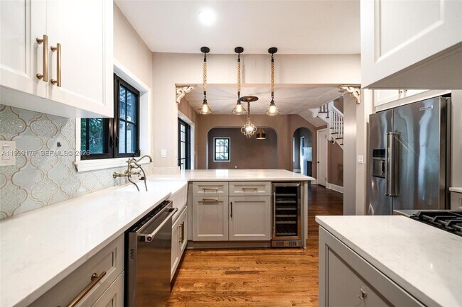 Building Photo - 447 Giralda Ave