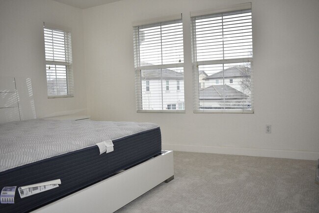 Building Photo - 4931 Trouville Ln