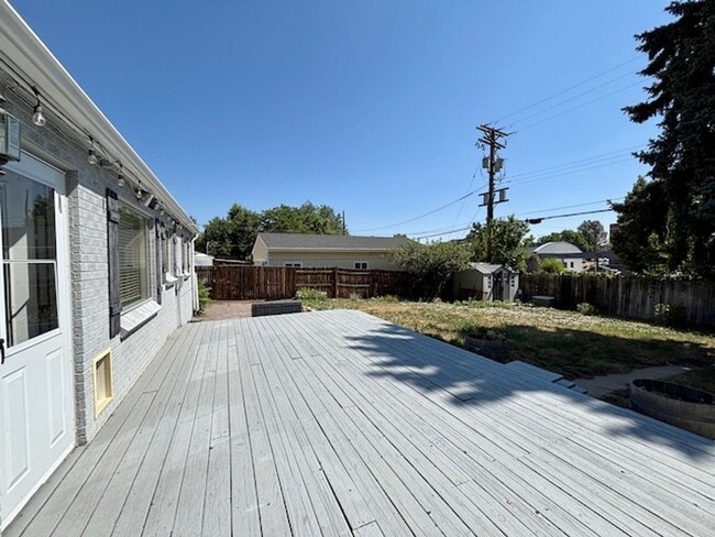 Building Photo - FREE AUGUST RENT!! - Sweet Bungalow in Par...