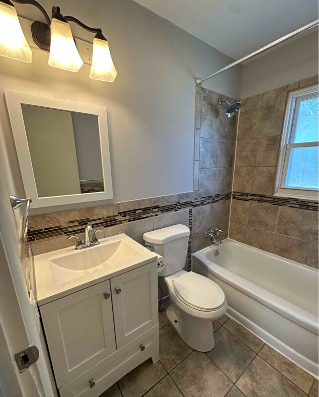 Building Photo - 1109 E Fredrickson Dr