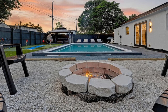 Building Photo - 6660 Custer St