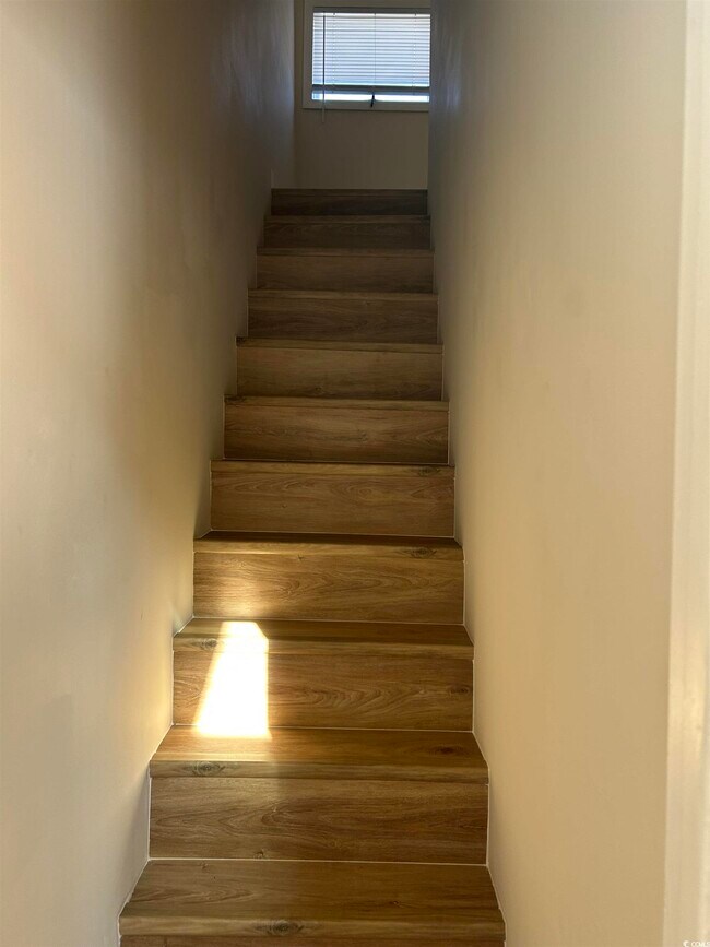 Building Photo - 800 Deer Creek Rd