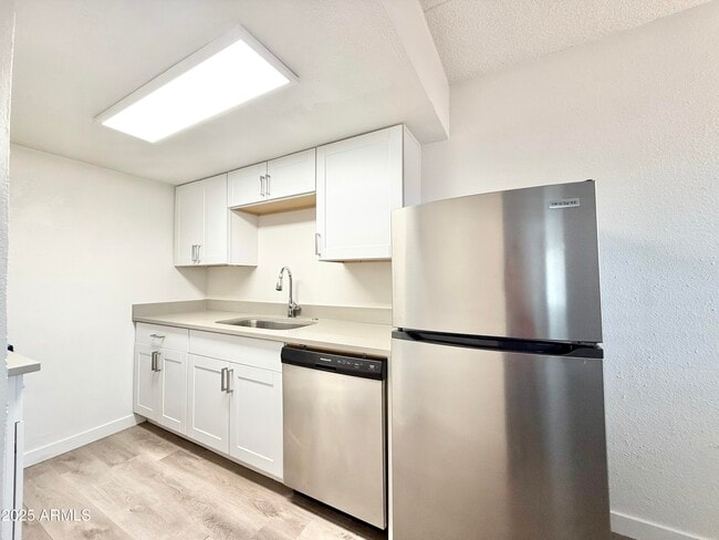 Building Photo - 44 E Roanoke Ave